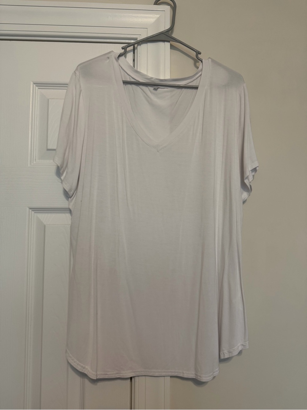 Women's V-Neck Short Sleeve Top - White